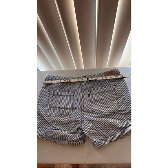 Levi's Women's Railroad Striped Rolled Cuffed Hem Chino Shorts Navy White Sz 31 - Picture 7 of 10